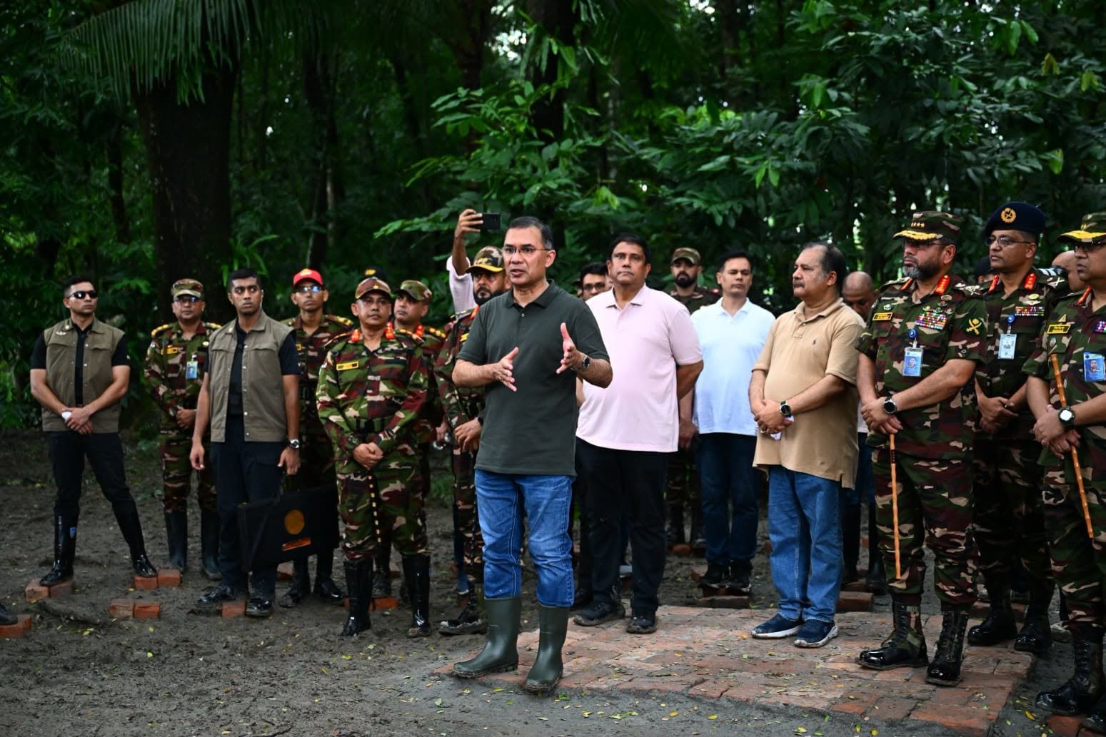 সেনাবাহিনীর গ্রীষ্মকালীন প্রশিক্ষণ মহড়া পরিদর্শন করলেন প্রধানমন্ত্রী তারেক রহমান