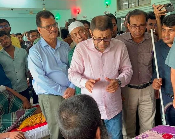 সাতক্ষীরায় আকস্মিক হাসপাতাল পরিদর্শনে স্বাস্থ্যমন্ত্রী