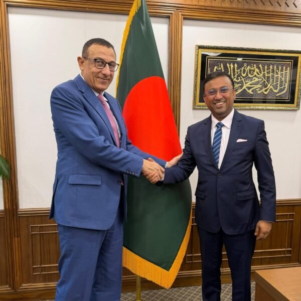 প্রধানমন্ত্রীর পররাষ্ট্রবিষয়ক উপদেষ্টার সঙ্গে সৌজন্য সাক্ষাৎ করলেন ফিলিস্তিনের রাষ্ট্রদূত