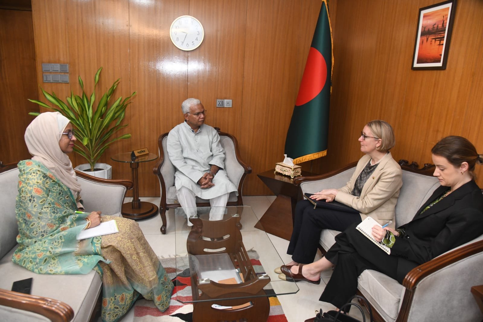 বাংলাদেশে নারী ও শিশু উন্নয়নে সহযোগিতা বাড়াতে আগ্রহী যুক্তরাজ্য