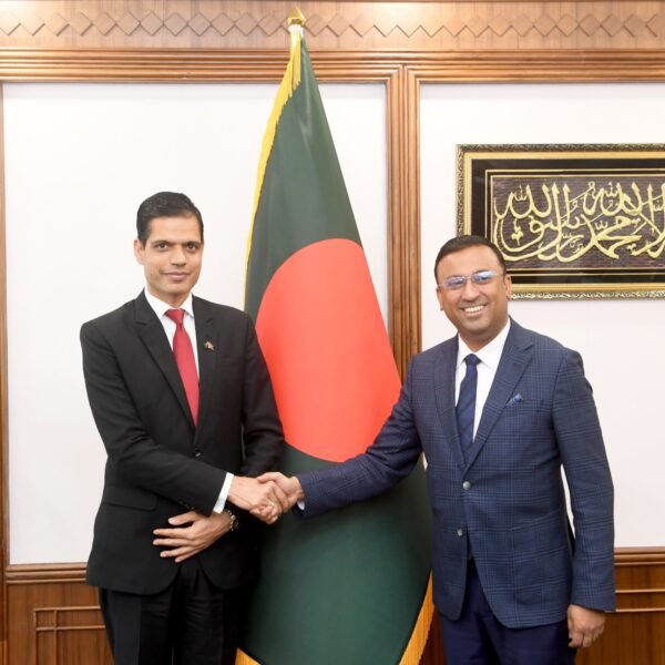 পররাষ্ট্র উপদেষ্টার সঙ্গে সৌজন্য সাক্ষাৎ করলেন নেপালের রাষ্ট্রদূত