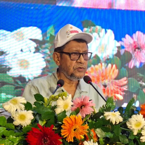 শিশুদের সুস্বাস্থ্যে মায়ের দুধের বিকল্প নেই: স্বাস্থ্যমন্ত্রী