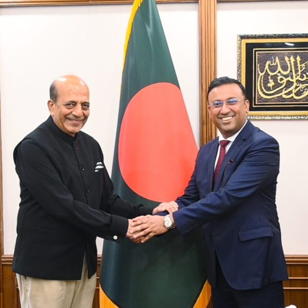 প্রধানমন্ত্রীর পররাষ্ট্রবিষয়ক উপদেষ্টার সঙ্গে সৌজন্য সাক্ষা করলেন ভারতের হাইকমিশনার