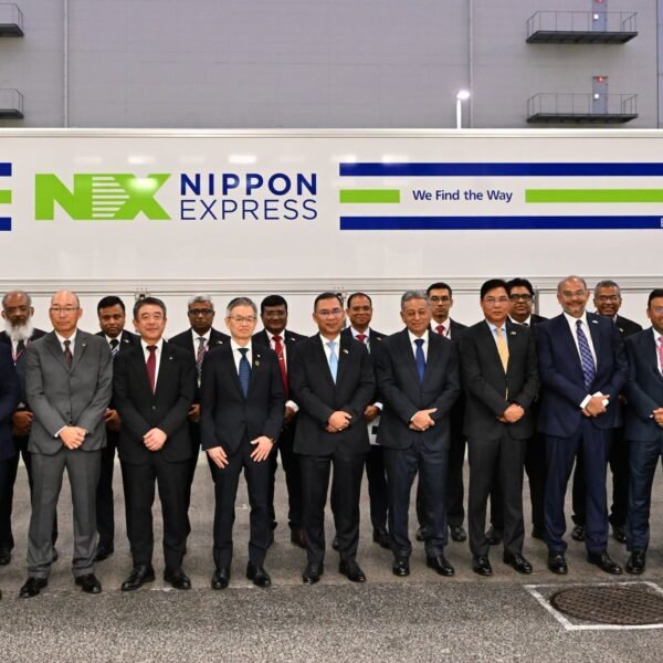 জাপানে নিটসু লজিস্টিকস হাব পরিদর্শন করলেন প্রধানমন্ত্রী তারেক রহমান